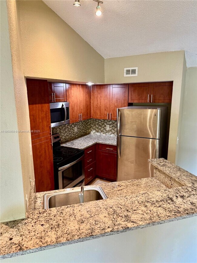 Foto del edificio - 595 Vista Isles Dr