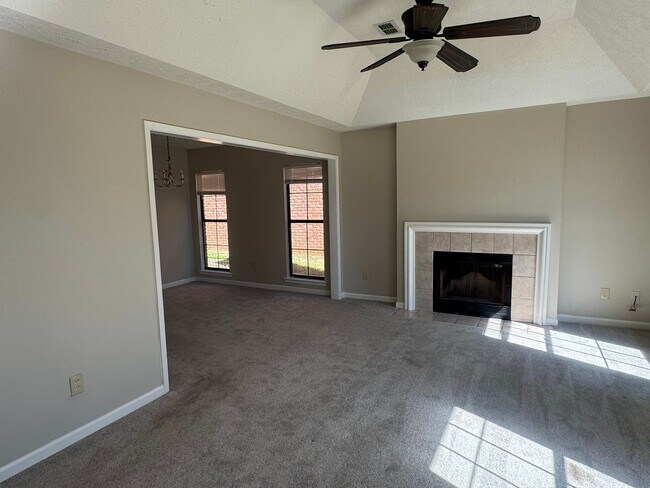 Foto del edificio - Location, Location, Location