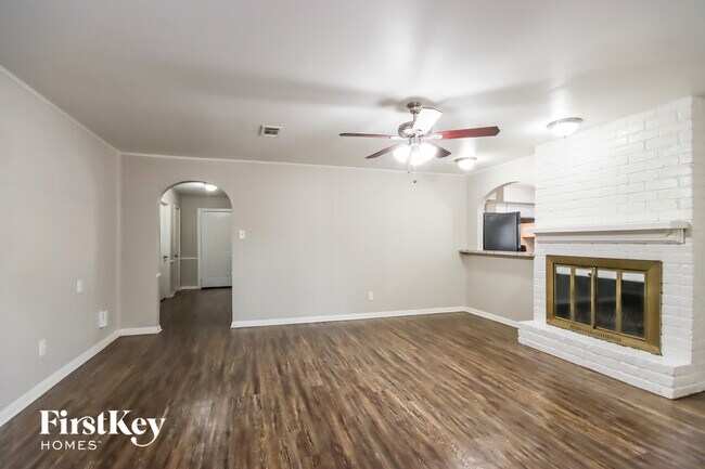 Foto del edificio - 5603 Sheraton Oaks Dr