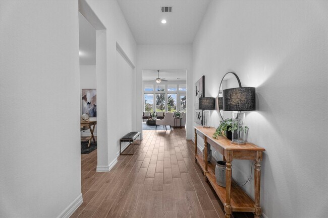 Building Photo - 7335 Laguna Lake Dr