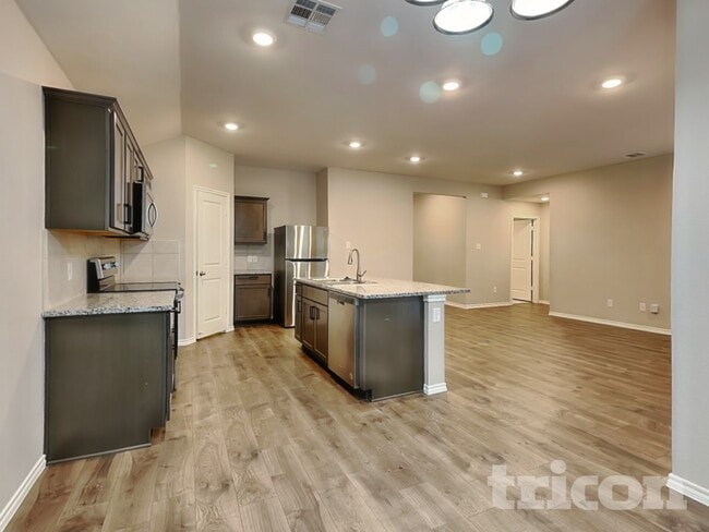 Building Photo - 3334 Everly Dr