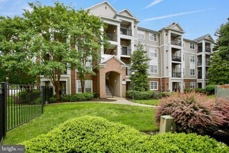 Building Photo - 12937 Centre Park Cir
