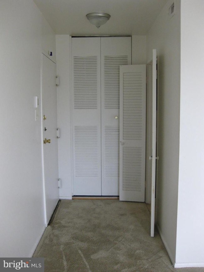 Building Photo - 10202 Prince Pl