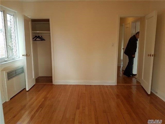 Foto del edificio - 6416 Asquith Cres