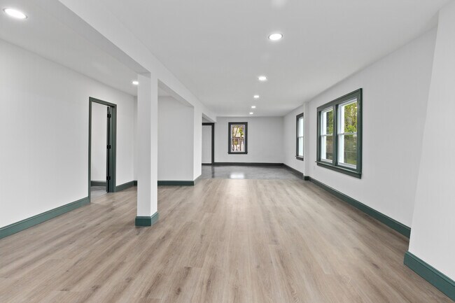 Building Photo - 15781 Washburn St