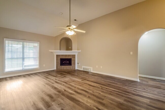 Foto del edificio - 52 Forked Creek Pkwy