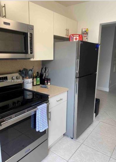 Building Photo - 685 SW 113th Ave