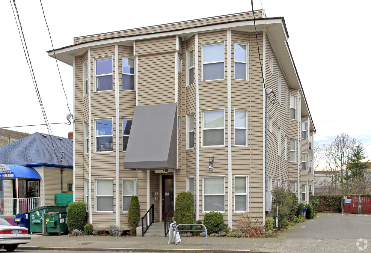 Primary Photo - Towne Apartments