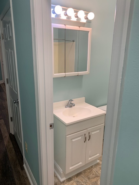 bathroom - 2921 St Paul St