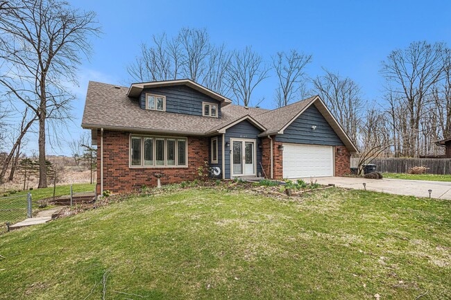 Building Photo - Pet-Friendly 4 Bed, 2.5 Bath Home with Lak...