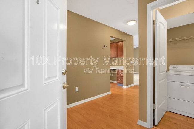 Building Photo - 705 Hidden Springs Dr