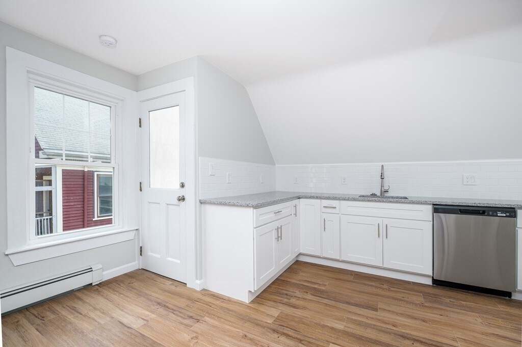 Primary Photo - 39 Perry St