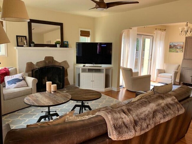 Building Photo - 3 bedroom in Belmont CA 94002