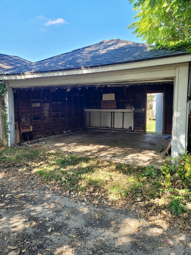 Building Photo - 44 E Parkwood Dr