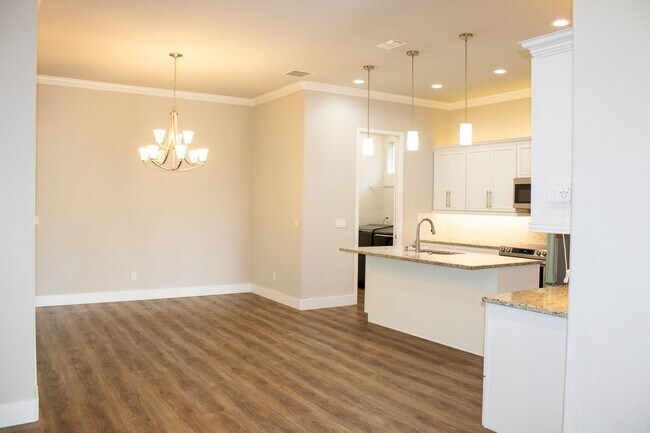 Foto del edificio - Welcome to this beautiful move in ready home in the much-desired Brytan Community!