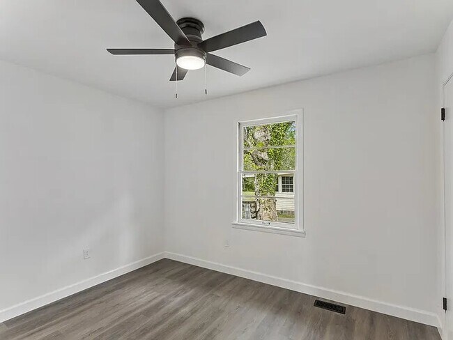 Foto del edificio - 609 E 11th St