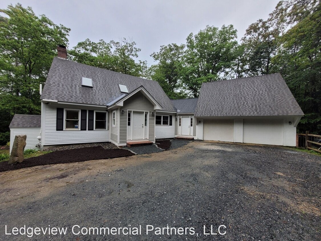 Primary Photo - 4 br, 2.5 bath House - 467 Shaker St.
