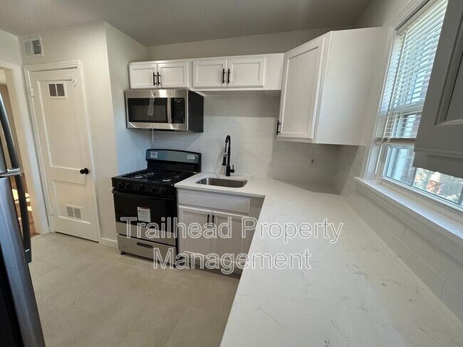 Foto del edificio - 210 E Gregory Blvd