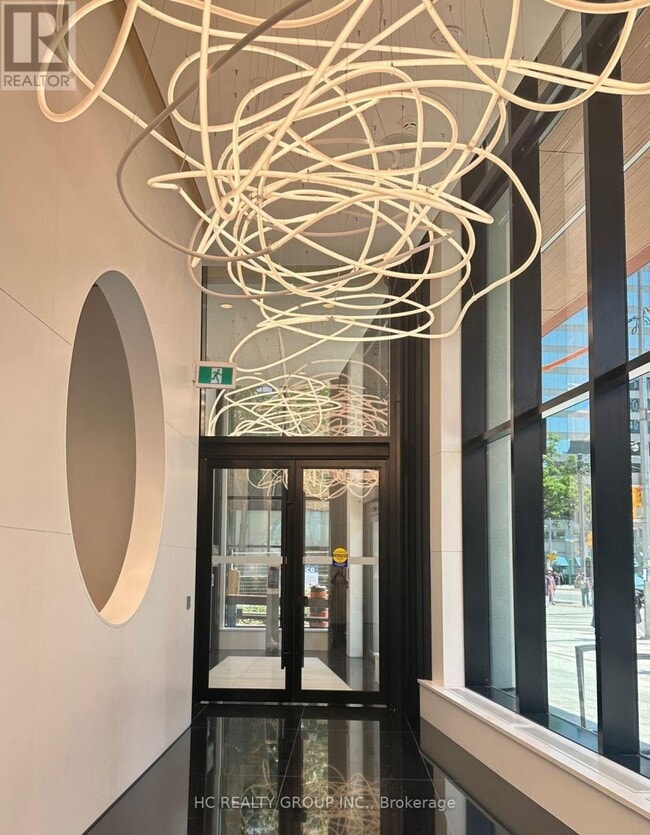 Photo du bâtiment - 280-1280 Dundas St W