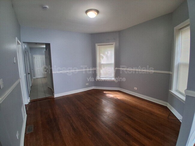 Building Photo - 7125 S Ellis Ave