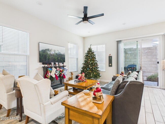 Foto del edificio - 4854 E Helena Dr