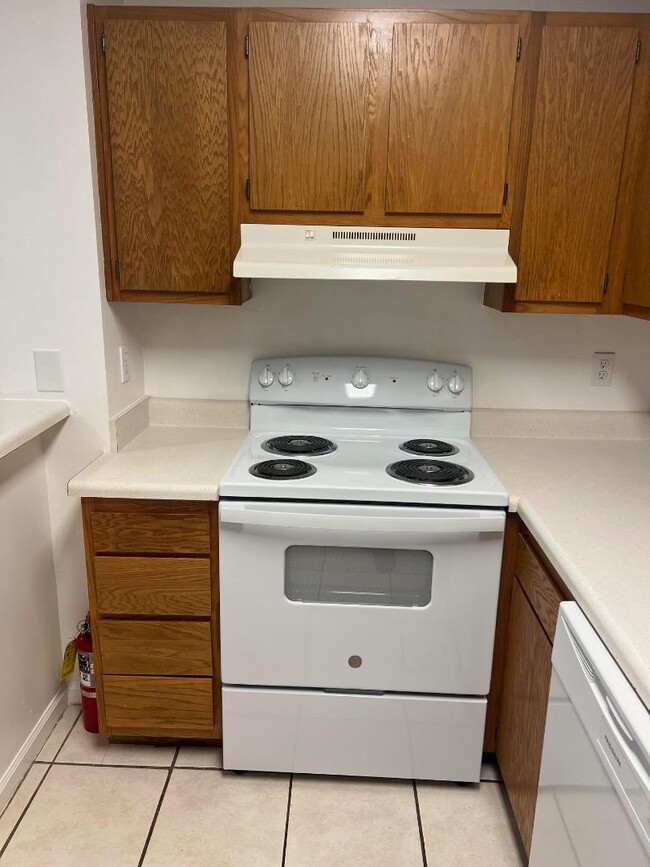 Building Photo - 100 Kazmira Ct