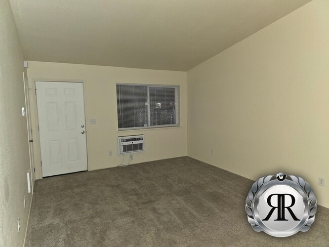 Foto del edificio - 2 bedroom, 1 bath, 1 Car Garage