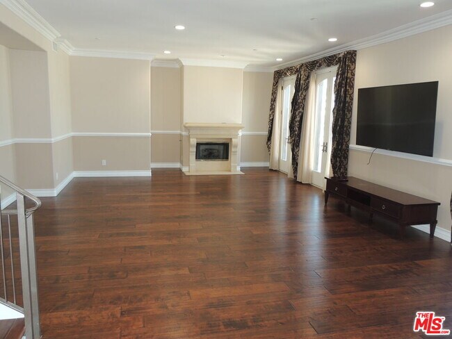 Building Photo - 132 Crescent Dr