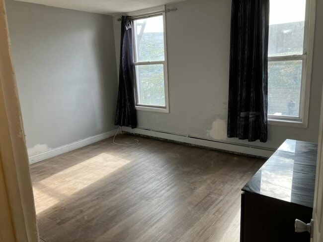 Photo - 1372 Zerega Ave House