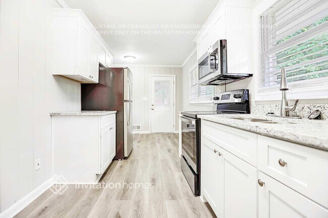 Foto del edificio - 3582 Highwood Dr SW