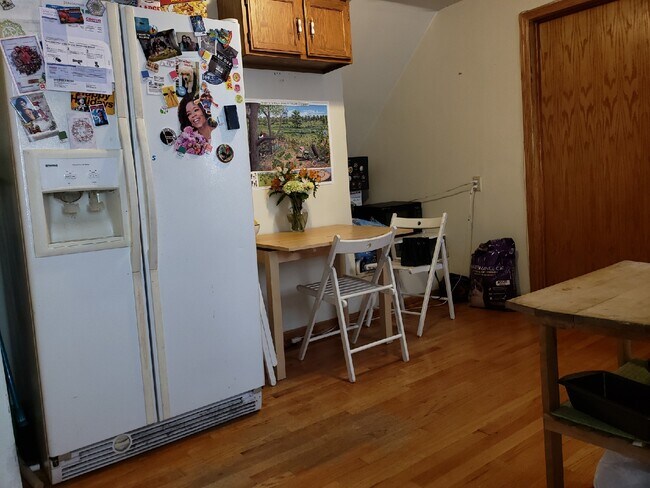Kitchen - 1435 W Diversey Pkwy