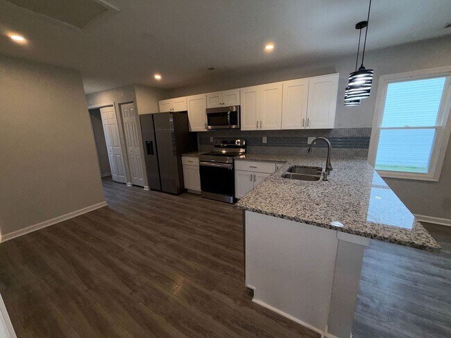 Foto del edificio - Welcome to this charming 3 bedroom home in Suffolk