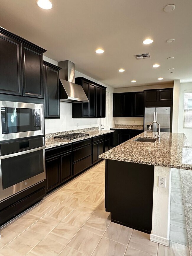 Building Photo - RECKER AND RAY MOVE IN READY 4 BEDROOM 2.5...