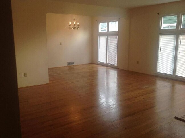 Foto del edificio - 1214 E. Thurston Ave, Spokane, WA 99203 - ...