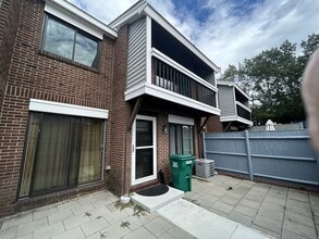 Building Photo - 9 Rosewood Dr