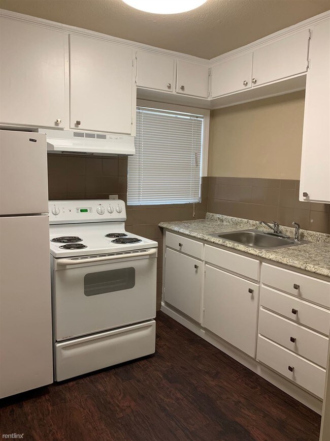 Building Photo - 1 br, 1 bath  - 7617 Pecan Villas Dr 9