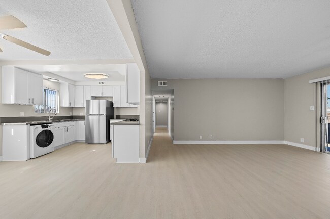 Building Photo - 12236 Manor Dr