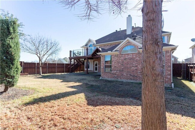 Building Photo - 5 bedroom with game room, balcony, covered...