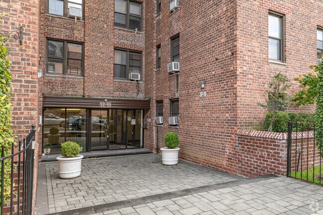 Building Entrance - 3751 86th St