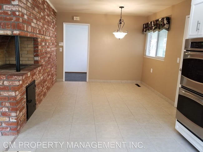 Foto del edificio - 6473 Crystal Springs Dr