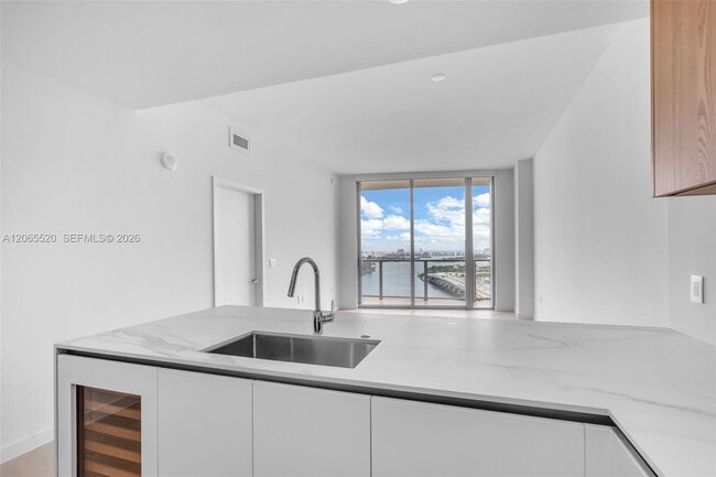 Building Photo - 1400 Biscayne Blvd