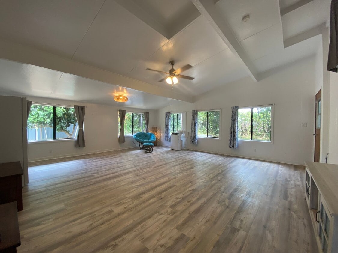 Primary Photo - Remodeled Large Studio walking distance to...