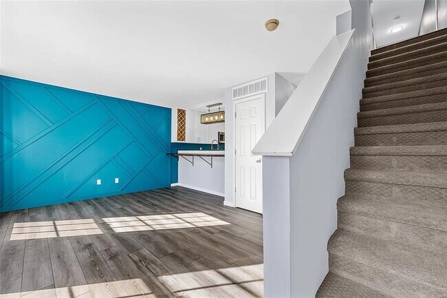Building Photo - 807 Brookmead Dr