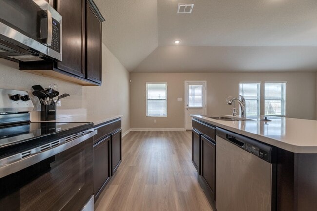 Building Photo - 3035 Selhurst St