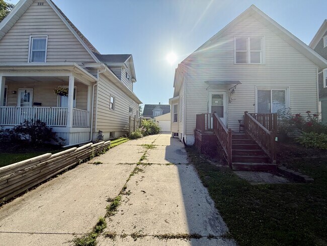 Building Photo - 1126 S 17th St