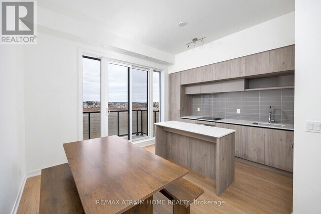 Photo du bâtiment - 7-TH617 Steckley House Ln