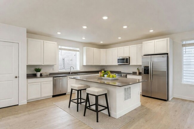 Building Photo - 7740 S Cherokee Trail