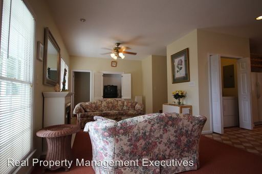 Building Photo - 9317 Edgewater Dr