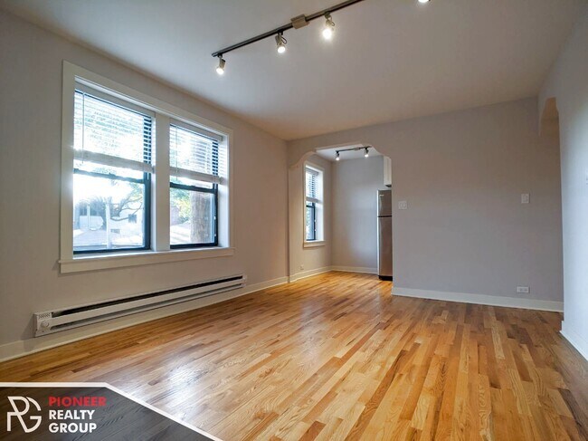 Building Photo - 2423 N Kedzie Blvd