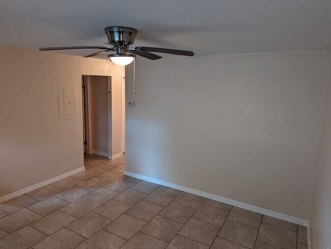 Foto del edificio - 4512 E 10th